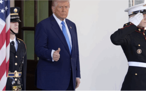 突发！特朗普：美国将按时对加拿大征收关税，还要另加新税…